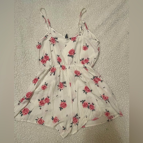 White rose romper - Picture 4 of 4